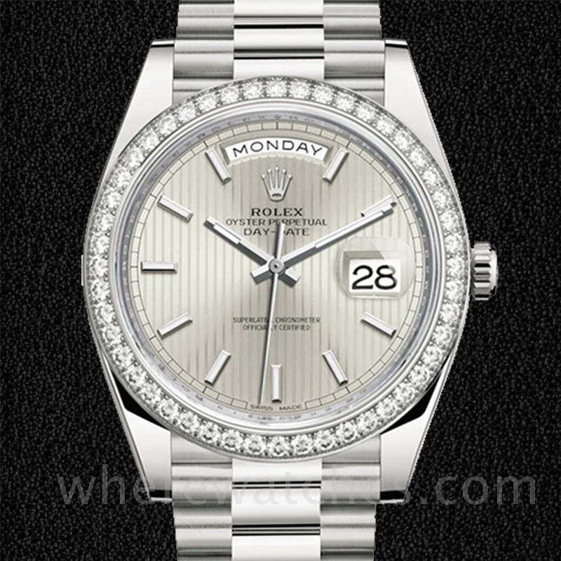 Rolex Day-Date Pour des hommes 228349SSP Cadran à rayures argentées Automatique Argenté