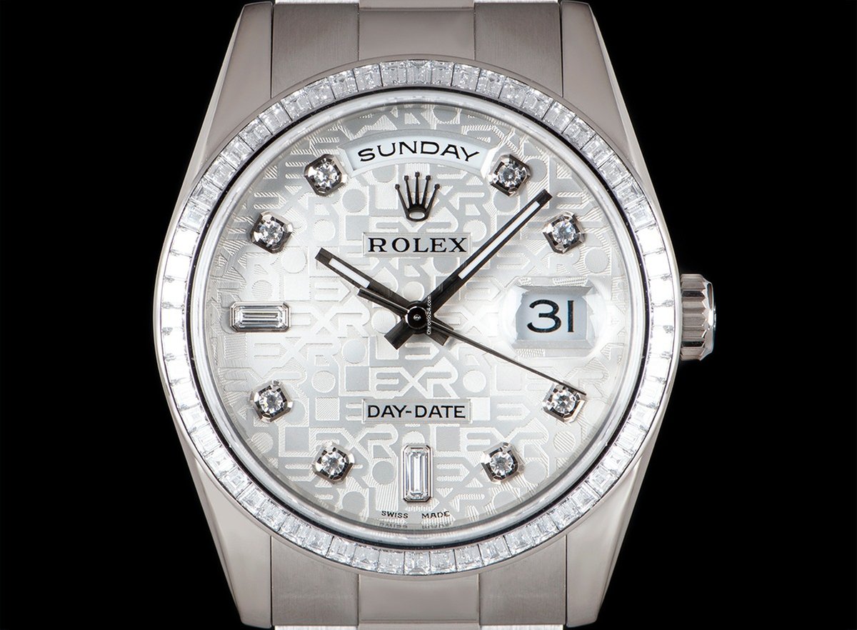 Fausse montre Rolex en or blanc avec jour et date sertis de diamants 118399
