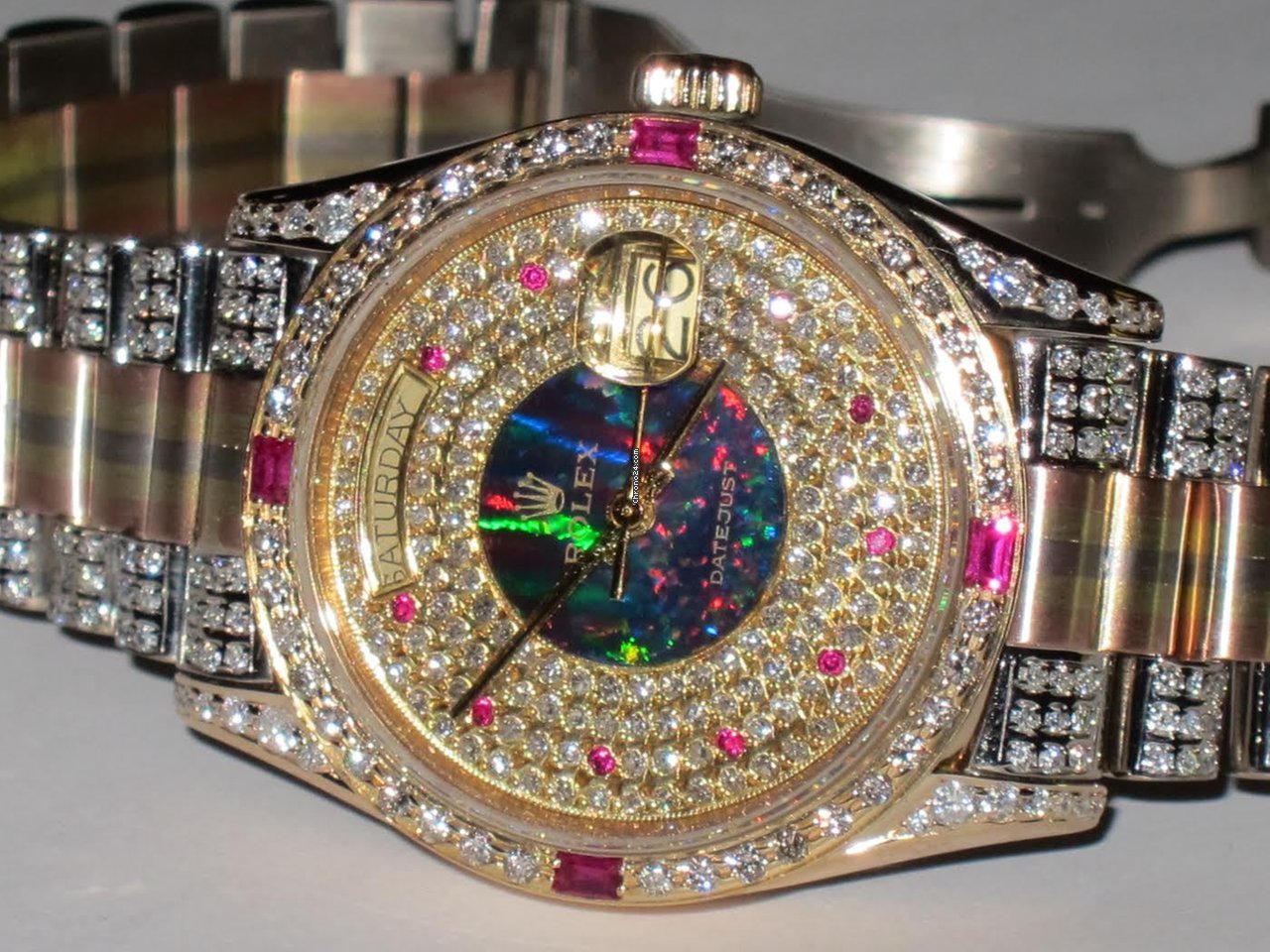 Fausse montre Rolex Tridor Day-date President en or massif 18 carats avec diamants
