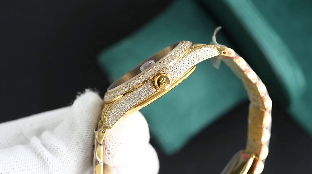 Montre Rolex Oyster-Perpetual Datejust Réplique 36 cadran rouge lunette diamantée – Image 3
