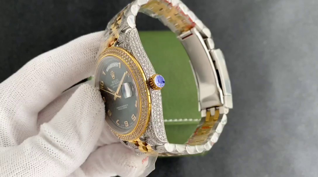 Montre Rolex Day-Date Réplique 36 cadran diamant dégradé vert or – Image 3