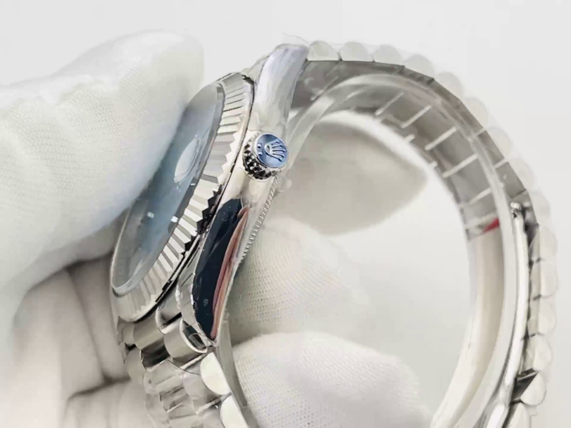 Montre Rolex Day-Date Réplique 40 228236 Lunette cannelée en platine – Image 3