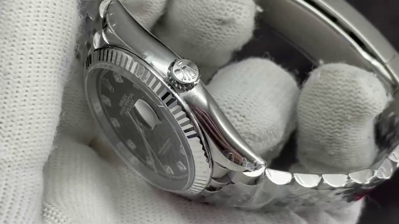 Montre Rolex Datejust Réplique 126234 36mm Blanc Baguette Diamants Cadran Noir – Image 4