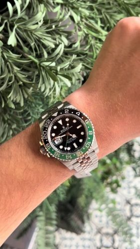 Rolex GMT-Master 40mm M126720VTNR-0001 Pour des hommes Cadran noir Bracelet Huître photo review