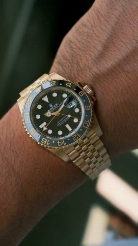 Montre Rolex GMT-Master Réplique m126713 lunette noire et jaune photo review