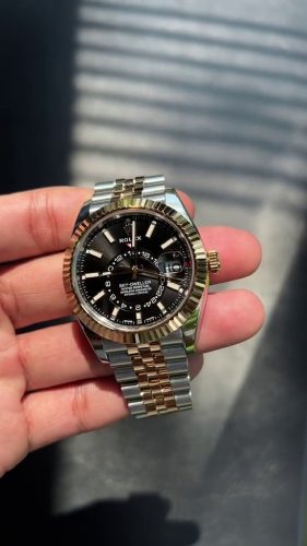 Rolex Sky-dweller Pour des hommes m326933-0002 41mm Ton d'or photo review