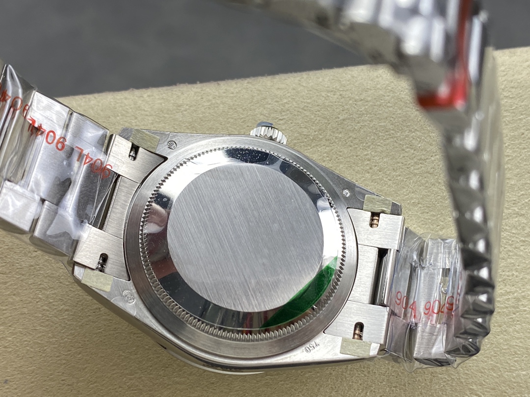 Swiss AAA Rolex Day-Date 18206 Réplique – Montre De Luxe 36mm Cadran Noir, Lunette Sertie De Diamants – Image 9