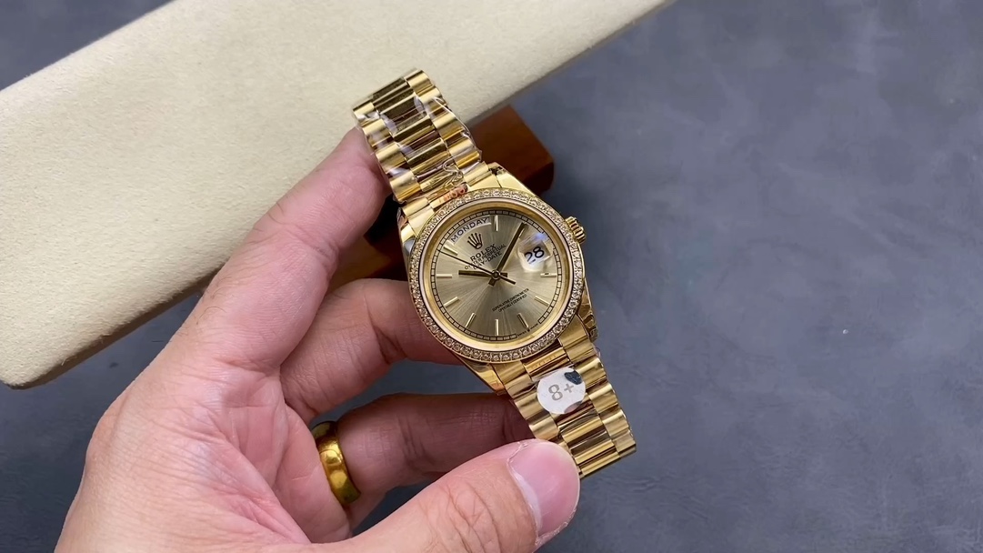 Montre Rolex Day-Date 118348 Réplique 36mm En Or Jaune Avec Lunette Diamants, Cadran Champagne Et Bracelet President – Image 2