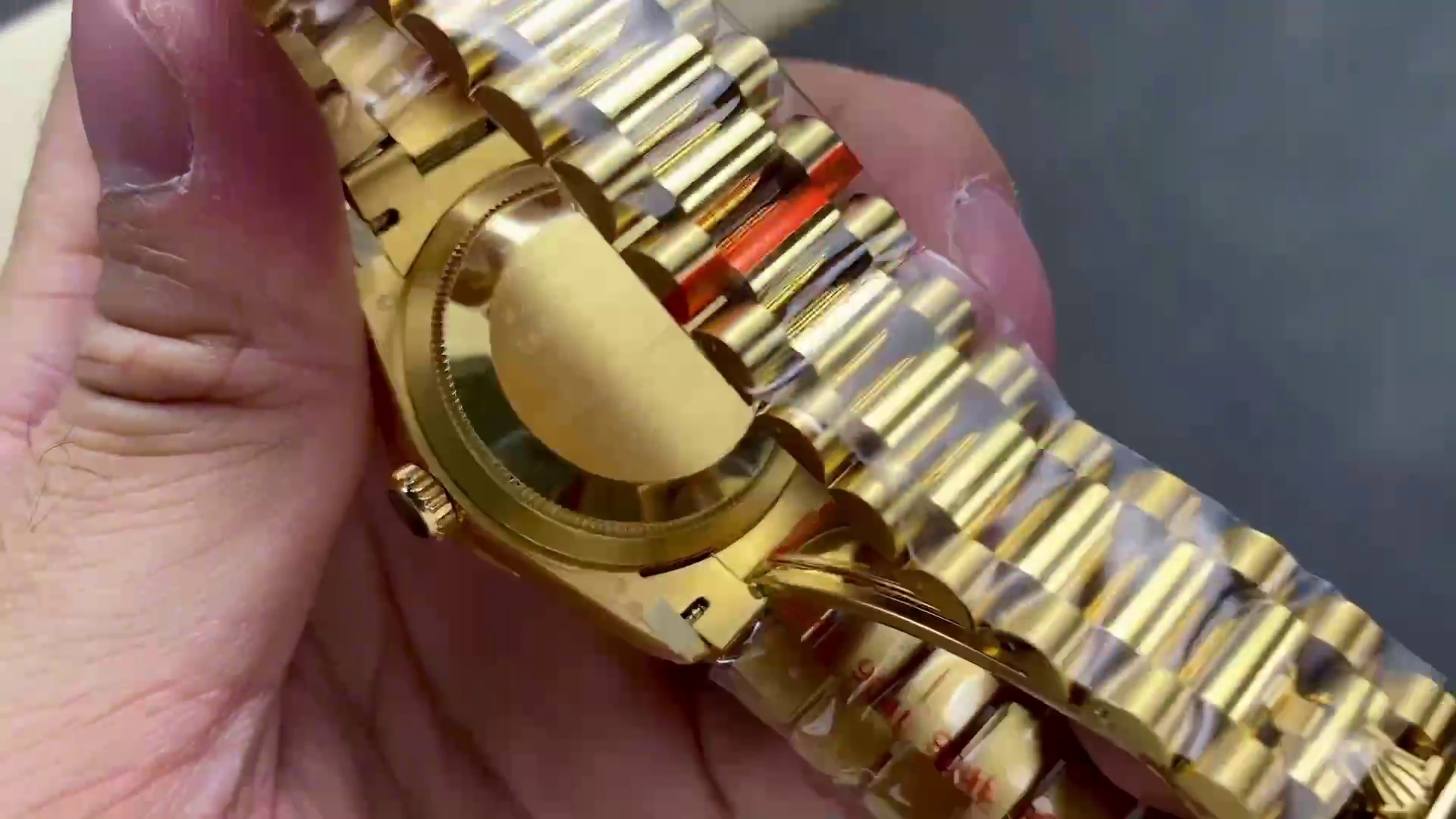 Montre Rolex Day-Date 118348 Réplique 36mm En Or Jaune Avec Lunette Diamants, Cadran Champagne Et Bracelet President – Image 4