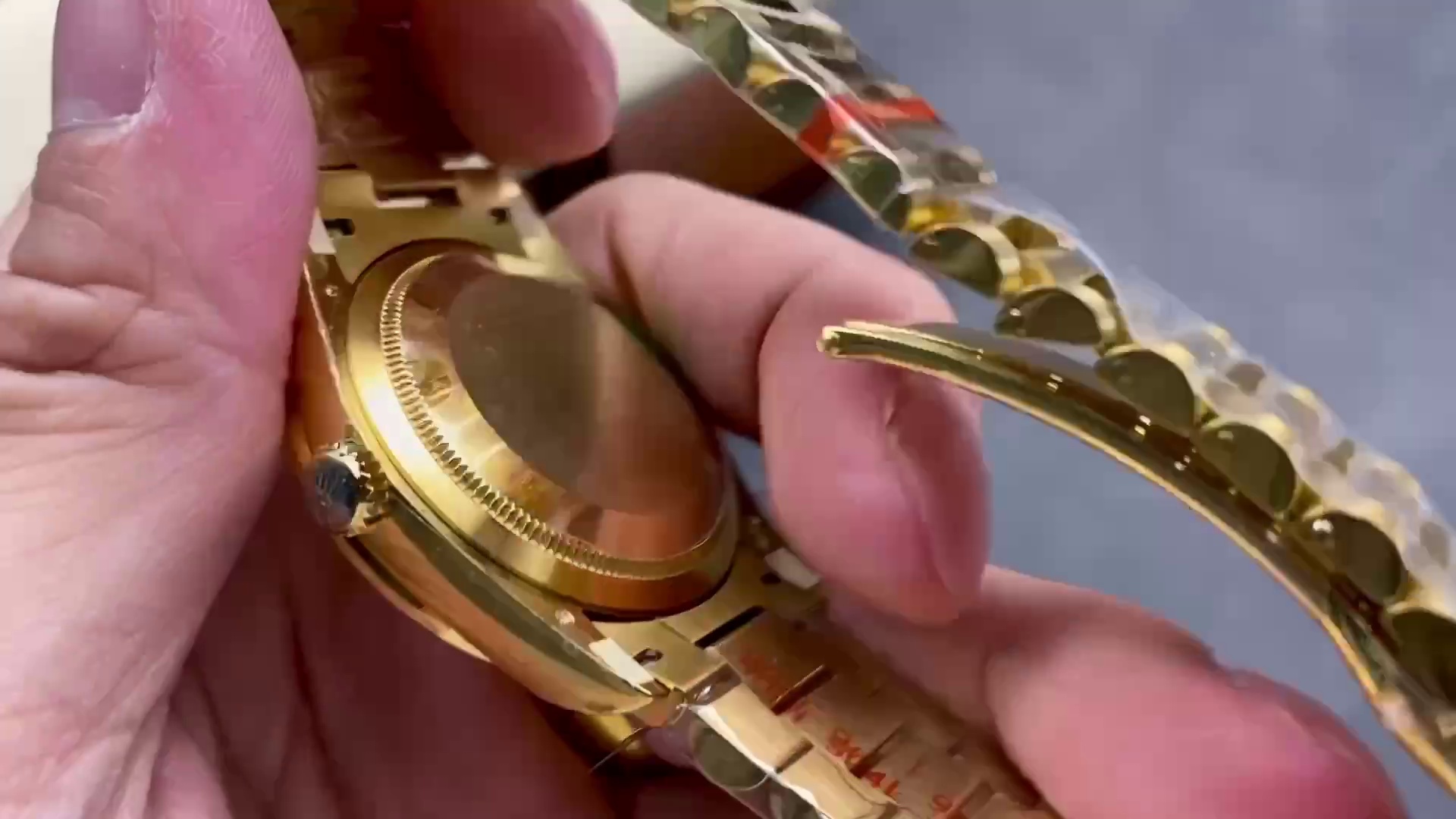 Montre Rolex Day-Date 118348 Réplique 36mm En Or Jaune Avec Lunette Diamants, Cadran Champagne Et Bracelet President – Image 5