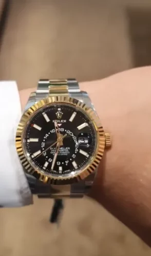 Rolex Sky-dweller Pour des hommes m326933-0002 41mm Ton d'or photo review