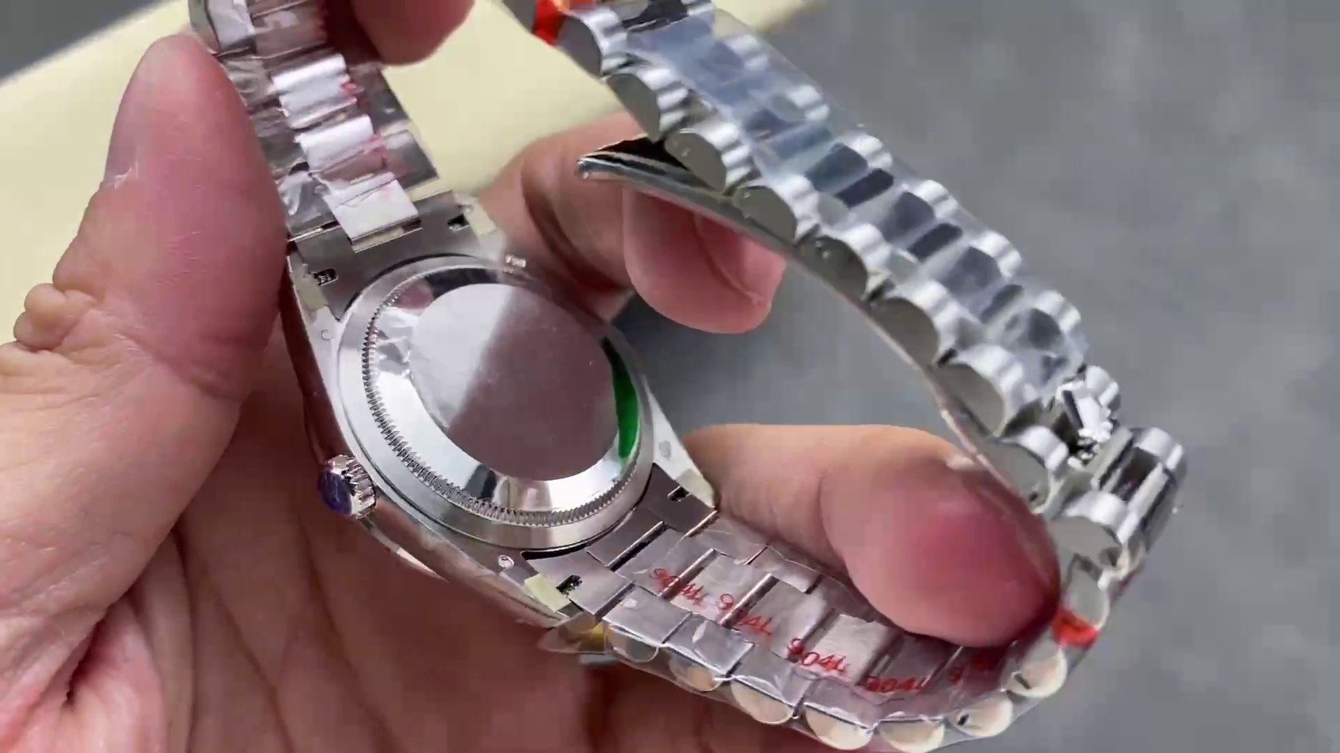 Rolex Day-Date 228349RBR Réplique : Luxueuse Montre en Acier, avec Lunette Diamantée – Image 6