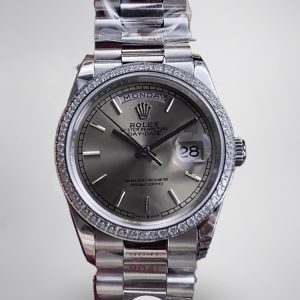 Rolex Day-Date 228349RBR Réplique : Luxueuse Montre en Acier, avec Lunette Diamantée