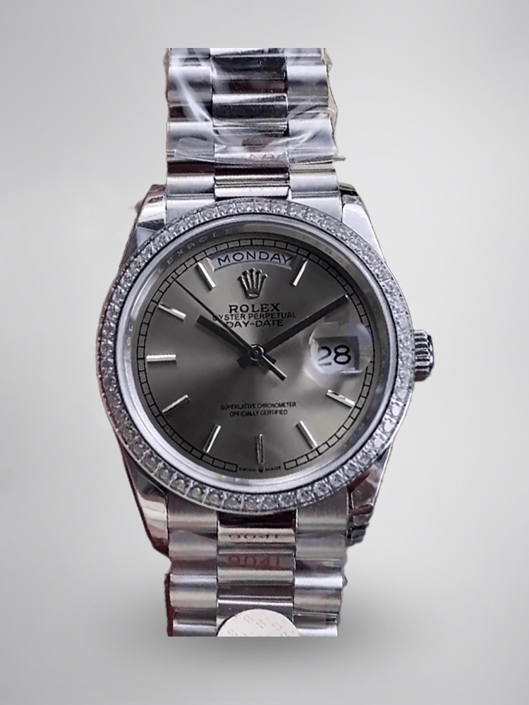 Rolex Day-Date 228349RBR Réplique : Luxueuse Montre en Acier, avec Lunette Diamantée