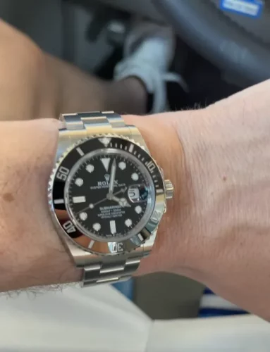 Rolex Submariner 126610LN Pour des hommes Argenté Cadran Noir Bracelet photo review