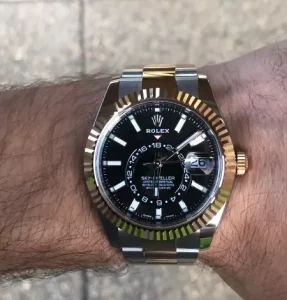 Rolex Sky-dweller Pour des hommes m326933-0002 41mm Ton d'or photo review