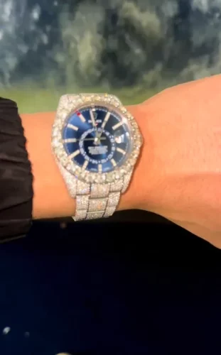 Montre Rolex DIW Sky-Dweller Réplique 42 mm cadran bleu ciel étoilé et diamants photo review