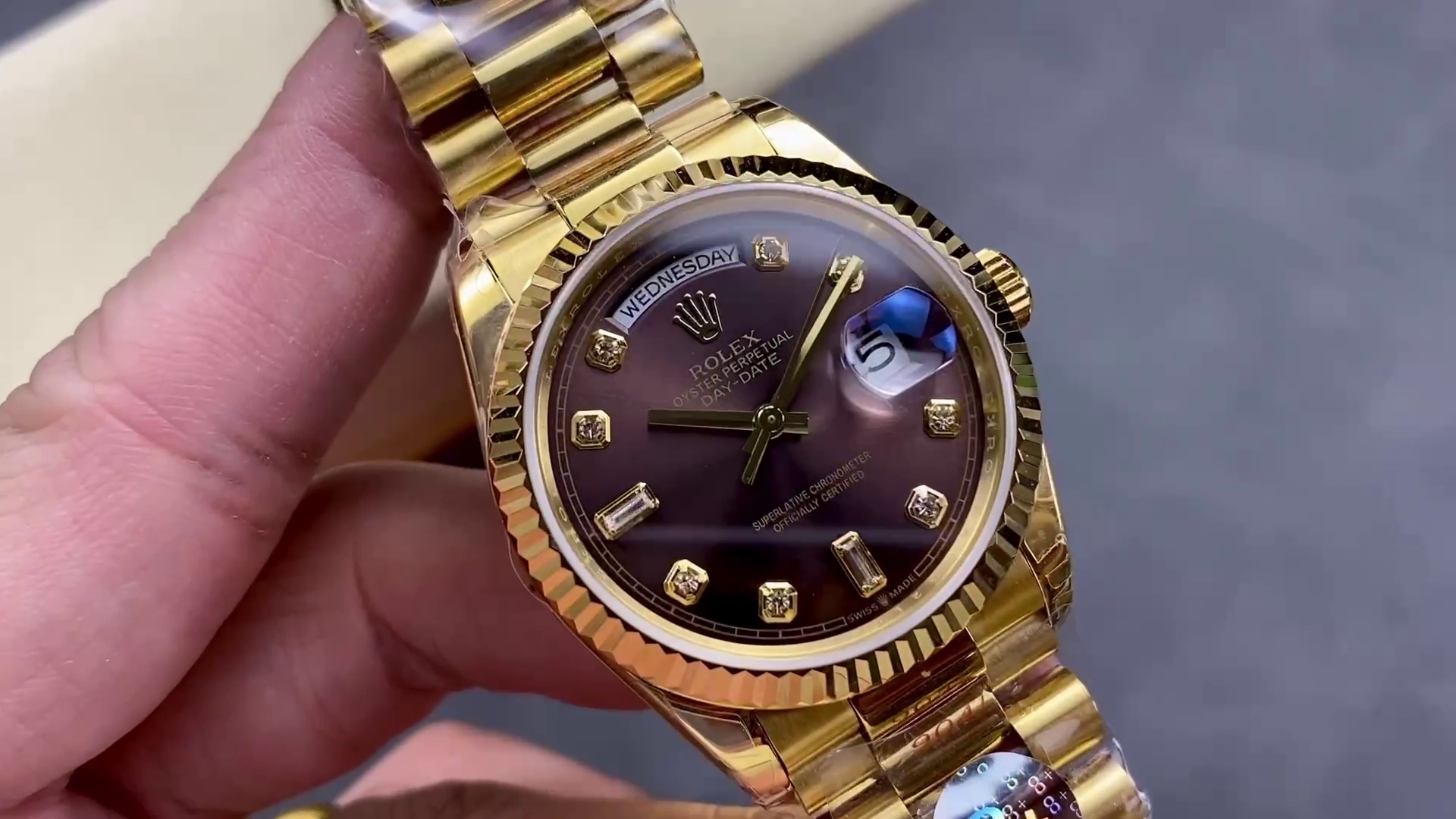 Swiss Rolex Day-Date 128238 Réplique Luxe 36mm | Cadran Chocolat & Diamants | Fluted Bezel – Image 3